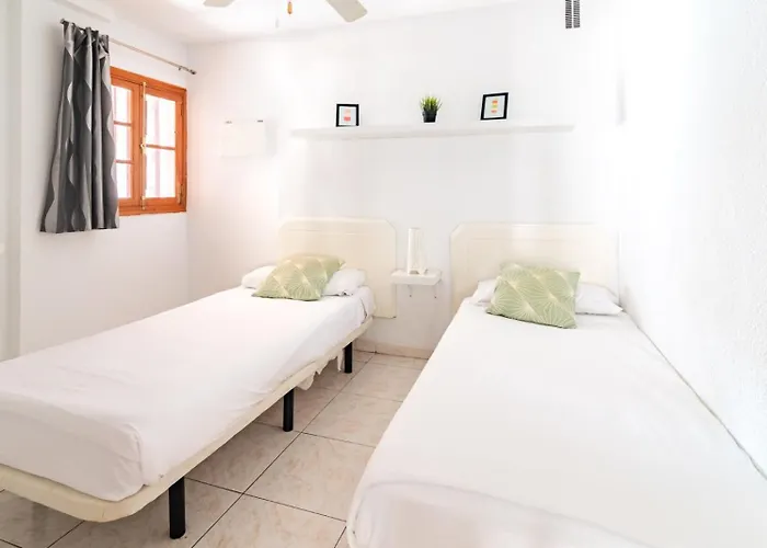 De 2 Con Piscina En Lägenhetshotell 3*