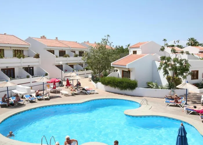 Aparthotel De 2 Con Piscina En